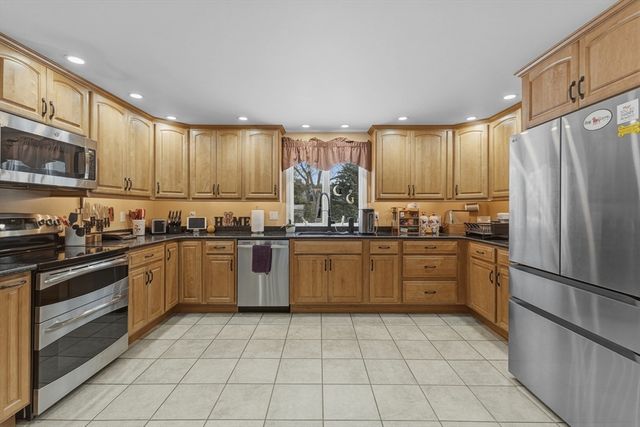 125 Doctor Braley Rd, Freetown, MA 02717