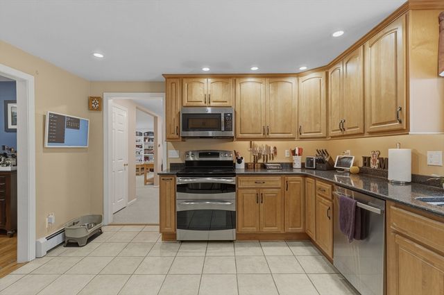 125 Doctor Braley Rd, Freetown, MA 02717