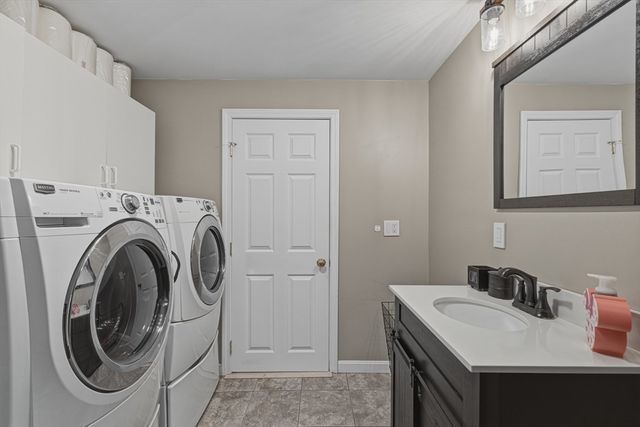 125 Doctor Braley Rd, Freetown, MA 02717