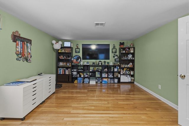 125 Doctor Braley Rd, Freetown, MA 02717