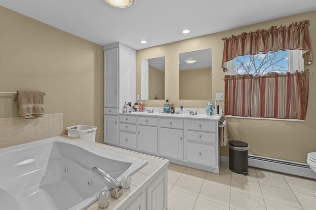125 Doctor Braley Rd, Freetown, MA 02717