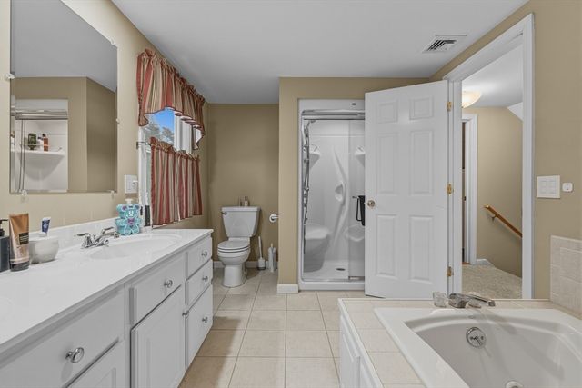 125 Doctor Braley Rd, Freetown, MA 02717