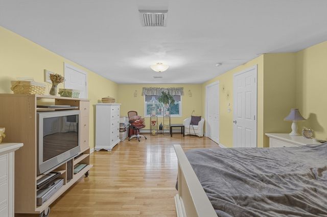 125 Doctor Braley Rd, Freetown, MA 02717
