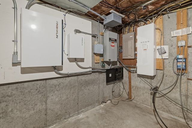 125 Doctor Braley Rd, Freetown, MA 02717