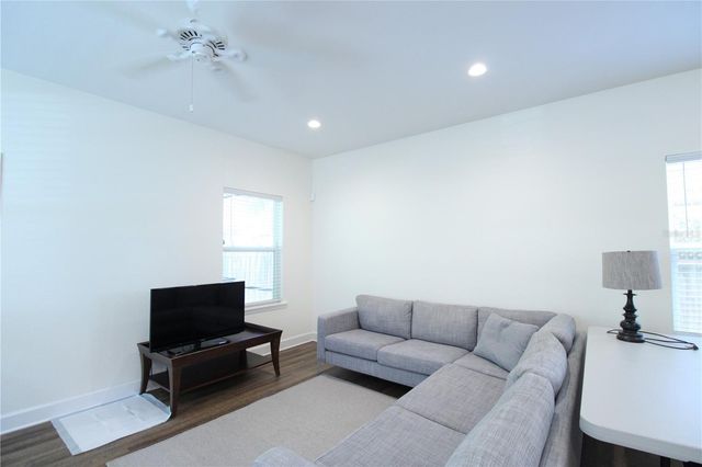 238 NE 9TH STREET, Gainesville, FL 32601