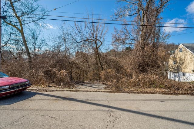0 Noster St, Spring Hill, PA 15212