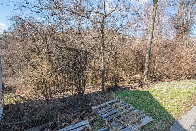 0 Noster St, Spring Hill, PA 15212