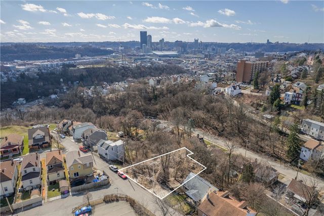 0 Noster St, Spring Hill, PA 15212
