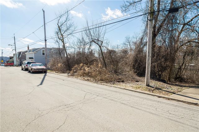 0 Noster St, Spring Hill, PA 15212
