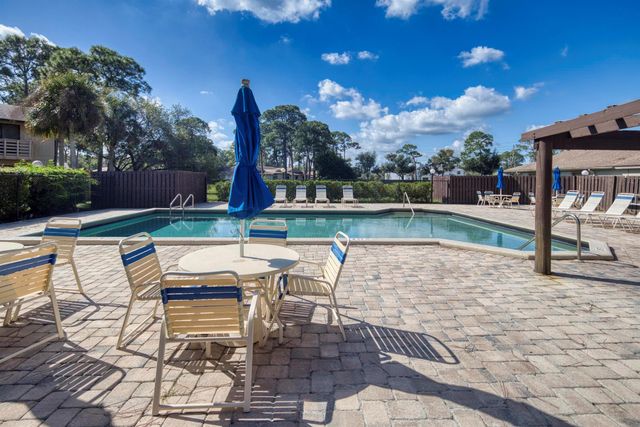 2832 Stoneway Lane B, Fort Pierce, FL 34982