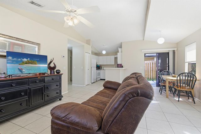 2832 Stoneway Lane B, Fort Pierce, FL 34982