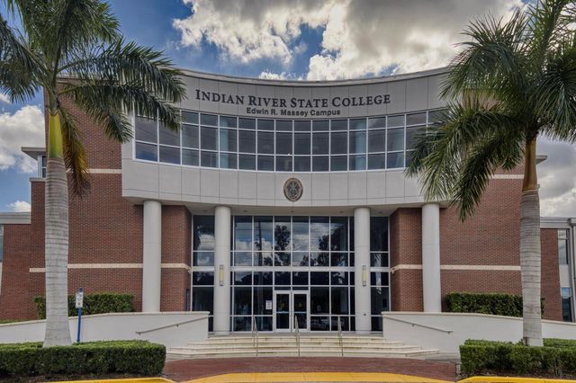 2832 Stoneway Lane B, Fort Pierce, FL 34982