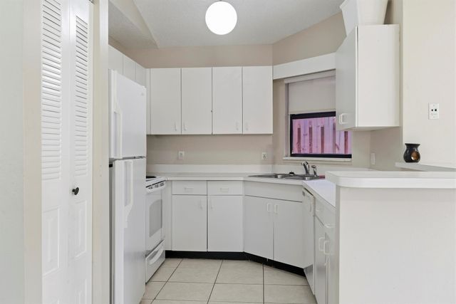 2832 Stoneway Lane B, Fort Pierce, FL 34982