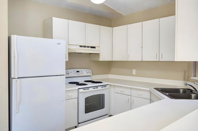 2832 Stoneway Lane B, Fort Pierce, FL 34982