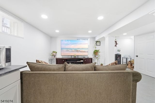 103 W Price St, Linden City, NJ 07036