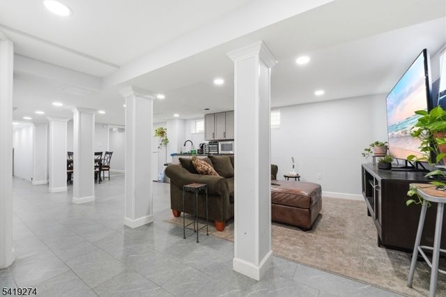 103 W Price St, Linden City, NJ 07036