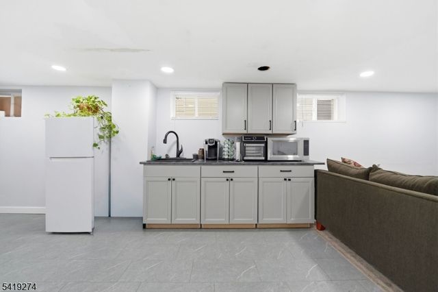 103 W Price St, Linden City, NJ 07036