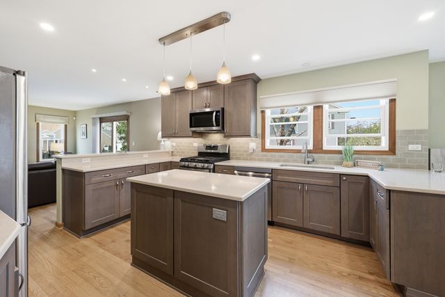 1846 Baltimore Drive, Elk Grove Village, IL 60007