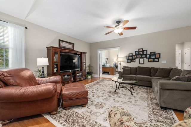 621 Canteridge Drive, Pickerington, OH 43147