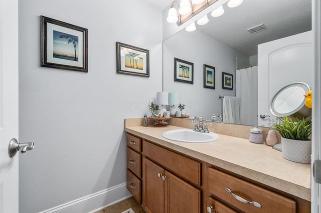 621 Canteridge Drive, Pickerington, OH 43147