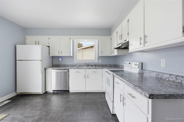 5208 Don Shenk Drive, Swartz Creek, MI 48473
