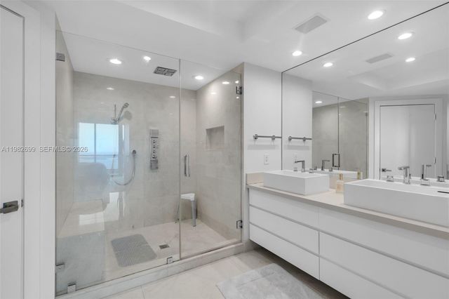 1331 Brickell Bay Dr 3703, Miami, FL 33131