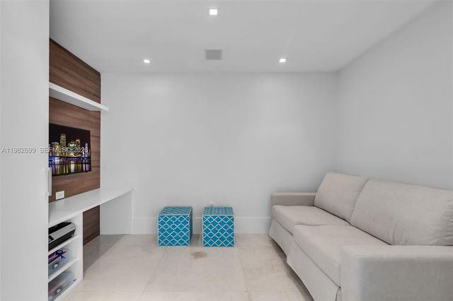 1331 Brickell Bay Dr 3703, Miami, FL 33131