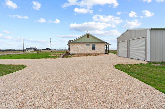 1000 Apache TRL, Rockdale, TX 76567