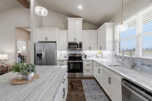 1000 Apache TRL, Rockdale, TX 76567