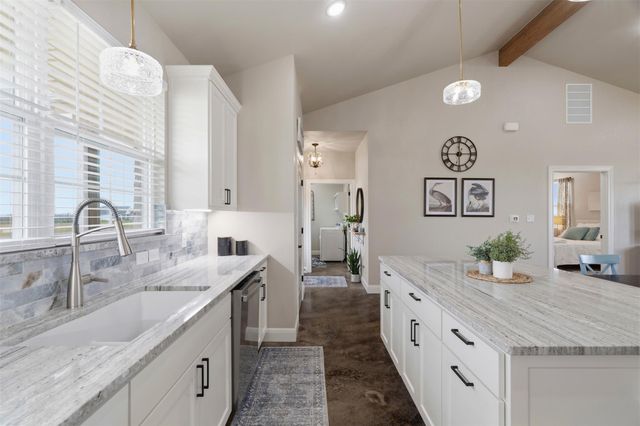 1000 Apache TRL, Rockdale, TX 76567