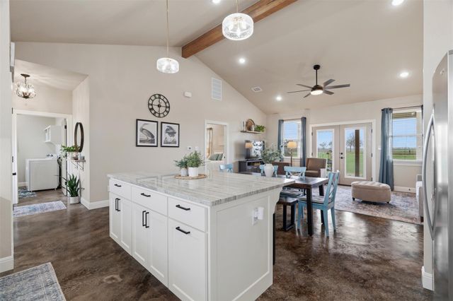 1000 Apache TRL, Rockdale, TX 76567