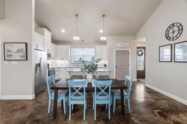 1000 Apache TRL, Rockdale, TX 76567