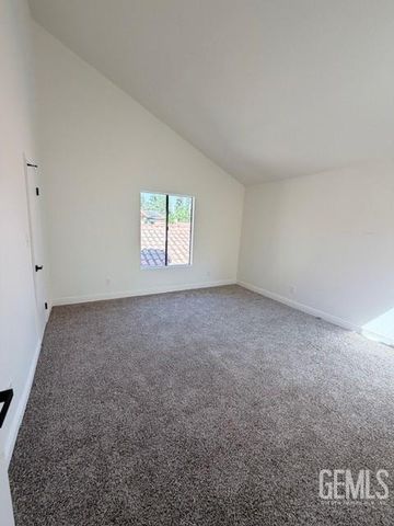 4122 Pinewood Lake Drive, Bakersfield, CA 93309