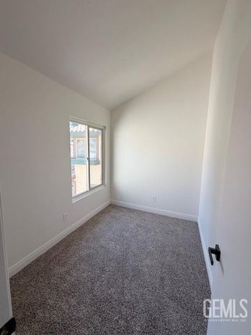 4122 Pinewood Lake Drive, Bakersfield, CA 93309