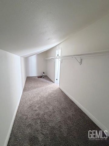 4122 Pinewood Lake Drive, Bakersfield, CA 93309