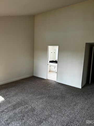 4122 Pinewood Lake Drive, Bakersfield, CA 93309