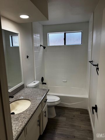 4122 Pinewood Lake Drive, Bakersfield, CA 93309