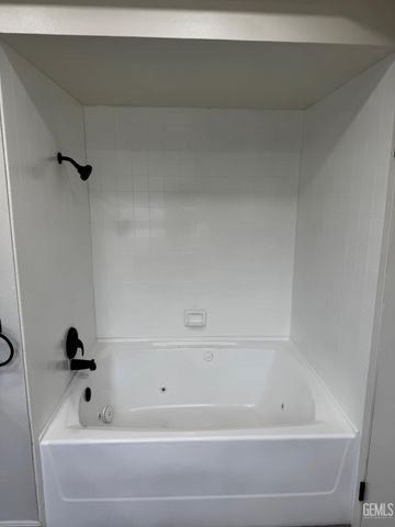 4122 Pinewood Lake Drive, Bakersfield, CA 93309