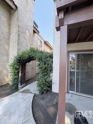 4122 Pinewood Lake Drive, Bakersfield, CA 93309