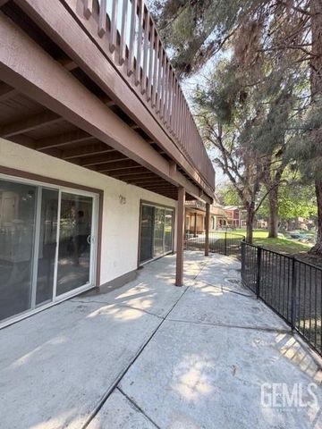 4122 Pinewood Lake Drive, Bakersfield, CA 93309