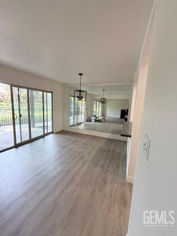 4122 Pinewood Lake Drive, Bakersfield, CA 93309