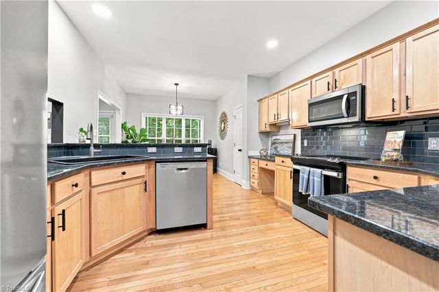 6025 Habersham Drive, Kernersville, NC 27284