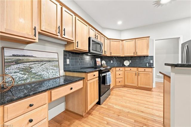 6025 Habersham Drive, Kernersville, NC 27284