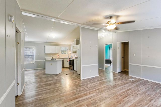 313 Hogan Lane, Whitesboro, TX 76273