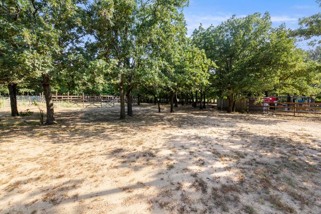 313 Hogan Lane, Whitesboro, TX 76273