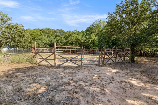 313 Hogan Lane, Whitesboro, TX 76273