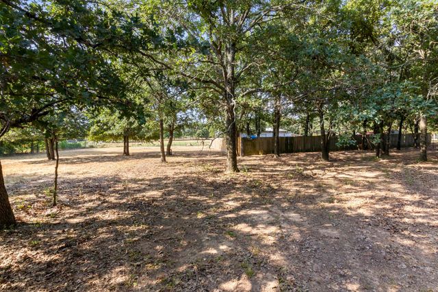 313 Hogan Lane, Whitesboro, TX 76273