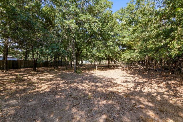 313 Hogan Lane, Whitesboro, TX 76273