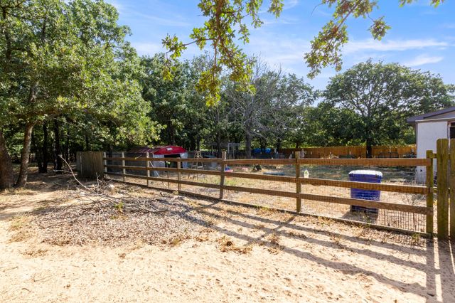 313 Hogan Lane, Whitesboro, TX 76273