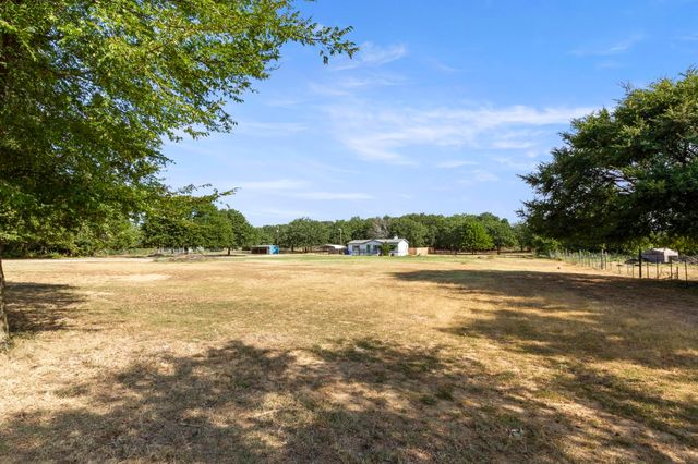 313 Hogan Lane, Whitesboro, TX 76273